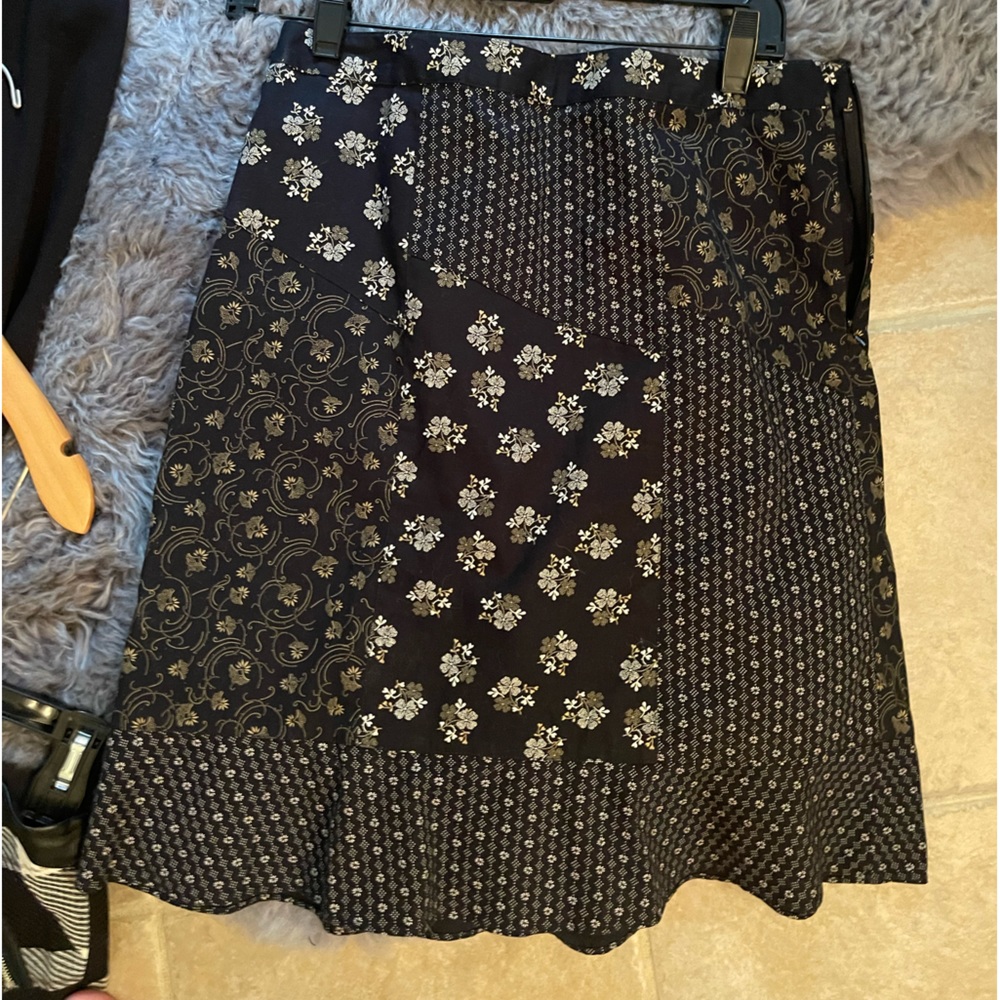 Loft size 6 Luke new skirt mix pattern great to dress up or down. Fun